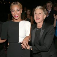 Beyoncé y Ellen DeGeneres en los Grammy 2013