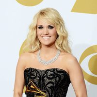 Carrie Underwood con su premio Grammy 2013