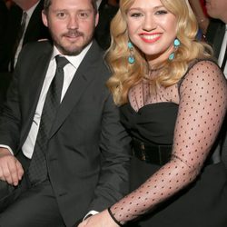 Kelly Clarkson y Brandon Blackstock en los Grammy 2013