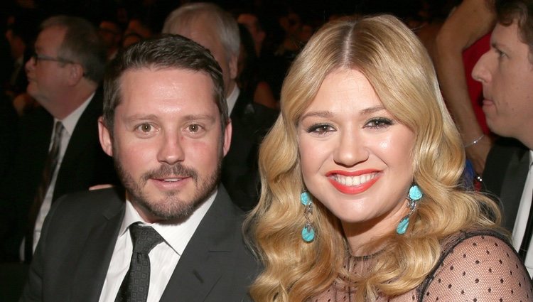 Kelly Clarkson y Brandon Blackstock en los Grammy 2013