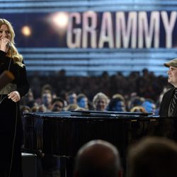 Kelly Clarkson durante su actuación en los Grammy 2013