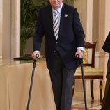 El Rey Juan Carlos con muletas en la audiencia a la Selección Nacional de Balonmano