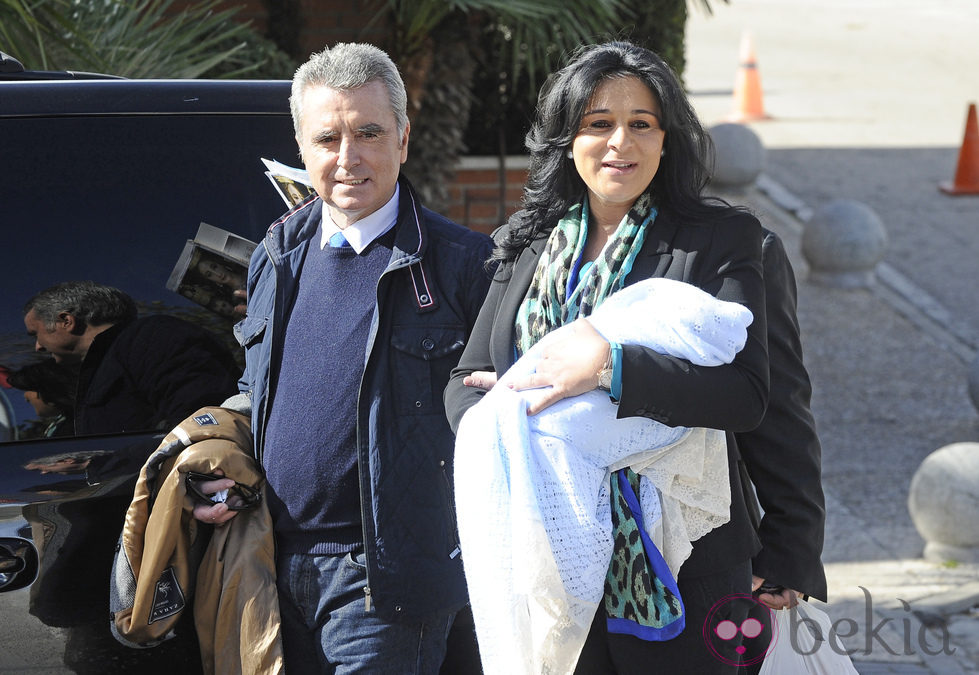 José Ortega Cano y Ana María Aldón presentan a su hijo recién nacido José María