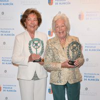 Marisol y Menchu Álvarez del Valle con su Premio Nacional de Radio