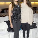 Hiba Abouk y Clara Lago en el desfile de Antonio García