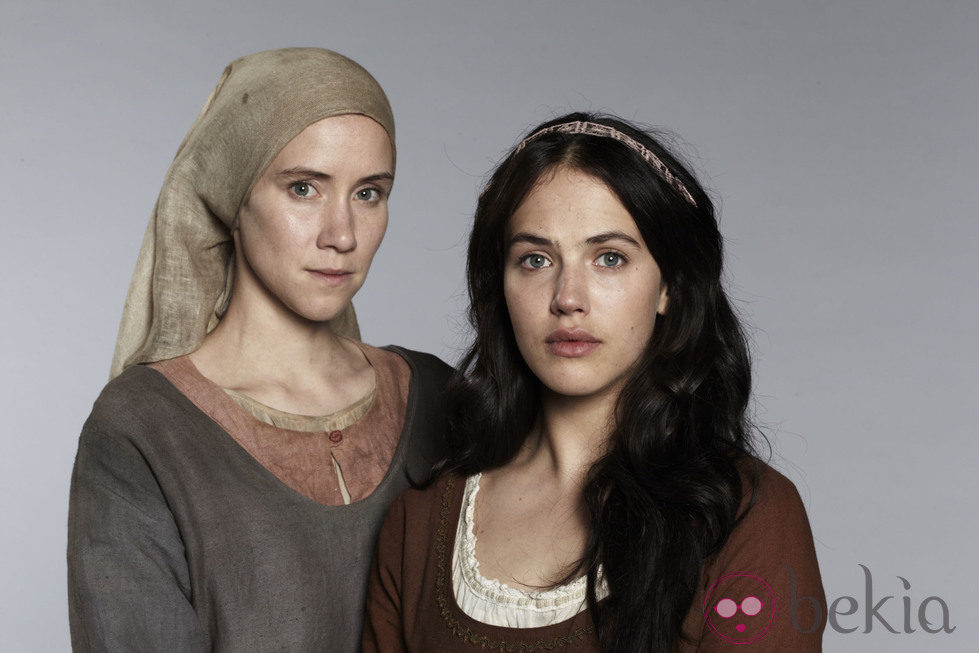 Jessica Brown-Findlay y Lena Dörrie de la miniserie 'El Laberinto'