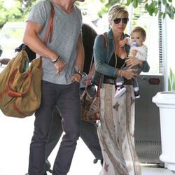 Elsa Pataky, con India Rose en brazos, y Chris Hemsworth en Santa Mónica