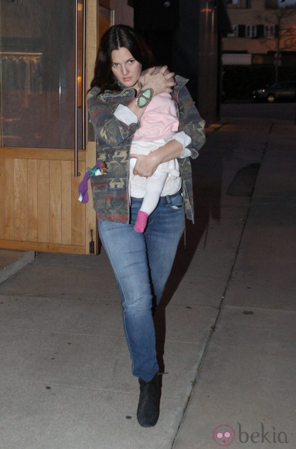 Drew Barrymore de paseo con su pequeña Olive