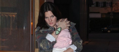 Drew Barrymore de paseo con su pequeña Olive