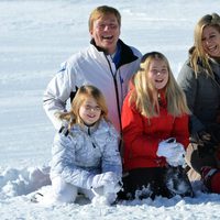 Guillermo y Máxima de Holanda con sus hijas en Austria