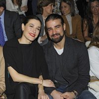 Raquel Sánchez Silva y Mario Biondo en el desfile de Ion Fiz en Madrid Fashion Week otoño/invierno 2013/2014