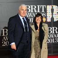 Los padres de Amy Winehouse en la alfombra roja de los Brit Awards 2013