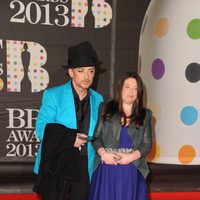 Boy George en la alfombra roja de los Brit 2013