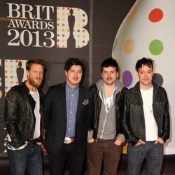 Mumford & Sons en los Brit Awards 2013