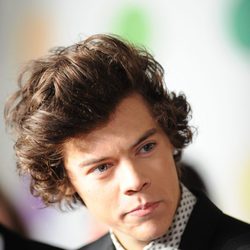 Harry Styles en la alfombra roja de los Brit Awards 2013