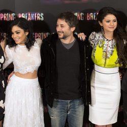 El director de 'Spring Breakers' y las protagonistas posan en Madrid