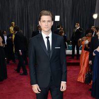 Aaron Tveit en la alfombra roja de los Oscars 2013