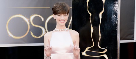 Anne Hathaway en la alfombra roja de los Oscar 2013