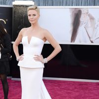 Charlize Theron en los Oscar 2013