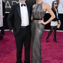 George Clooney y Stacy Keibler en los Oscar 2013