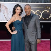 Corinne Bishop y Jamie Foxx en la alfombra roja de los Oscar 2013