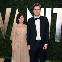 Zooey Deschanel y Jamie Linden en la fiesta post Oscar 2013 organizada por Vanity Fair