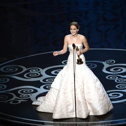 Jennifer Lawrence recoge el Oscar 2013 a Mejor Actriz