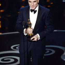 Daniel Day-Lewis recoge el Oscar 2013 a Mejor Actor