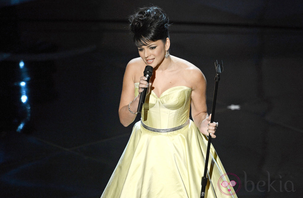 Norah Jones en la gala de los Oscar 2013