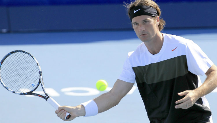 Carlos Moyá disputando el torneo Delray Beach de Florida