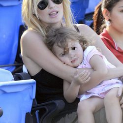 Carolina Cerezuela con su hija Carla en el torneo de tenis de Delray Beach