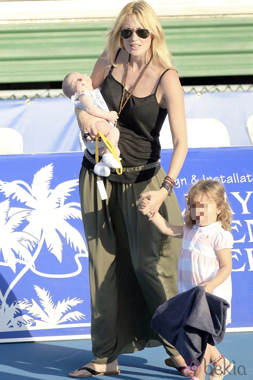 Carolina Cerezuela con sus hijos en el torneo de tenis de Delray Beach