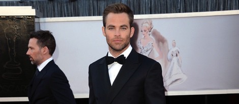 Chris Pine en la alfombra roja de los Oscar 2013