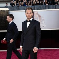 Chris Pine en la alfombra roja de los Oscar 2013