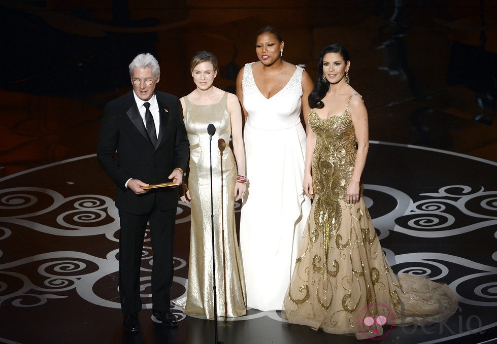 Richard Gere, Renee Zellweger, Queen Latifah y Catherine Zeta-Jones entregan un premio en los Oscar 2013