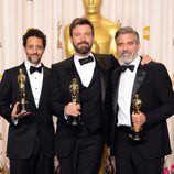 El equipo de 'Argo' con sus estatuillas en los Oscar 2013