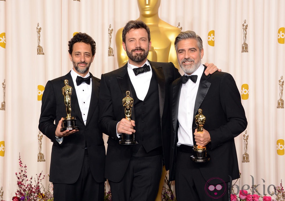 El equipo de 'Argo' con sus estatuillas en los Oscar 2013