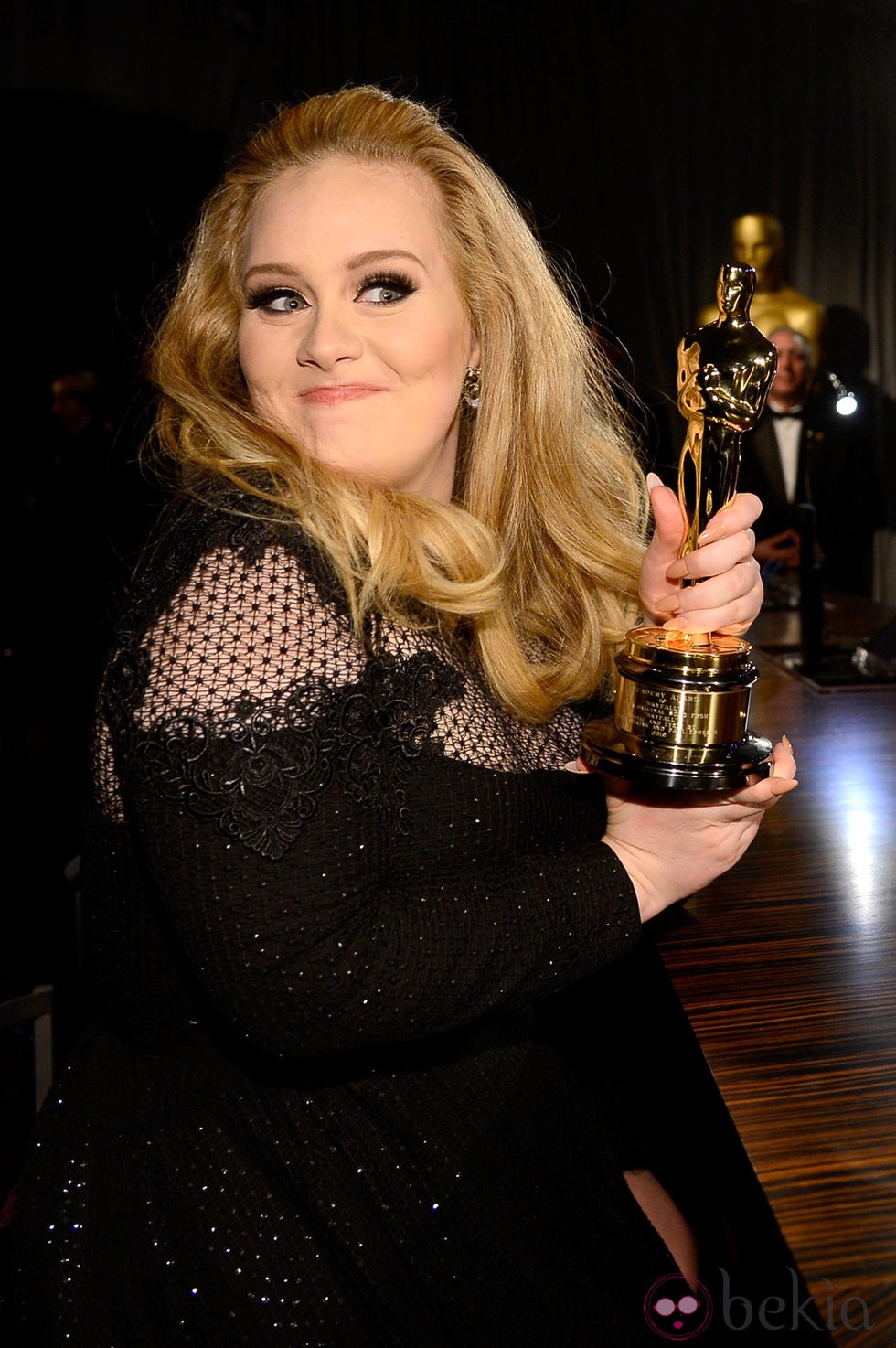 Adele presume de Oscar en la fiesta Governors Ball tras los Oscar 2013