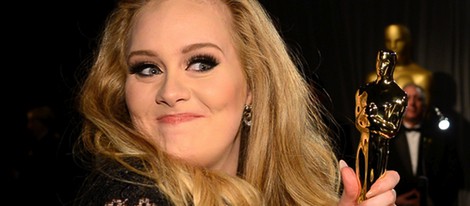 Adele presume de Oscar en la fiesta Governors Ball tras los Oscar 2013