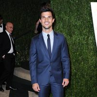 Taylor Lautner en la fiesta post Oscar 2013 organizada por Vanity Fair