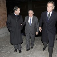 José Bono, Luis María Ansón y el Duque de Alba en el funeral de María Gamboa