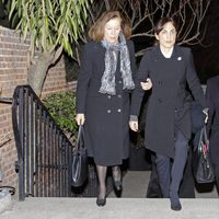 Natalia Figueroa y Toni Acosta en el funeral de María Gamboa Moreno