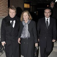 Raphael, Natalia Figueroa y Jacobo Martos en el funeral de María Gamboa Moreno