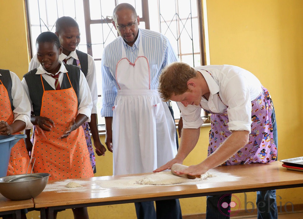 El Príncipe Harry amansando en Lesotho