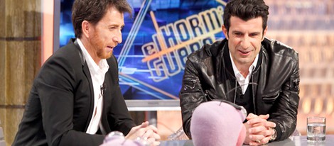 Luis Figo con Pablo Motos en su visita a 'El Hormiguero'