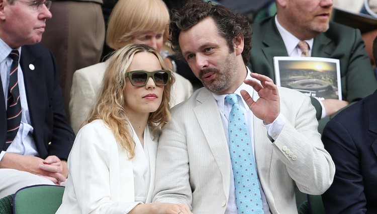 Rachel McAdams y Michael Sheen en el torneo de Wimbledon en 2012