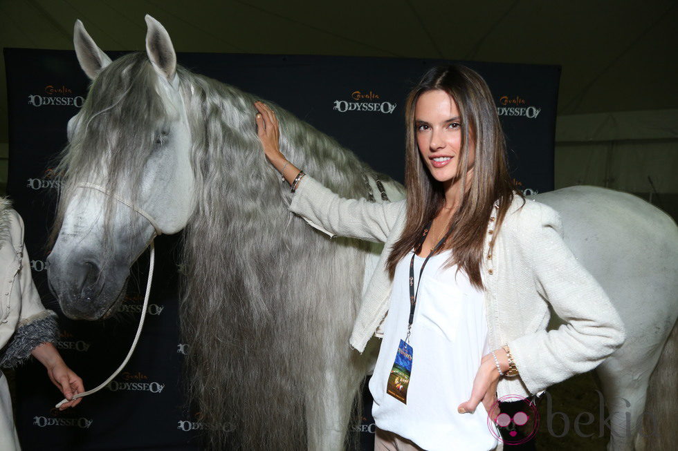 Alessandra Ambrosio en el espectáculo ecuestre Odysseo