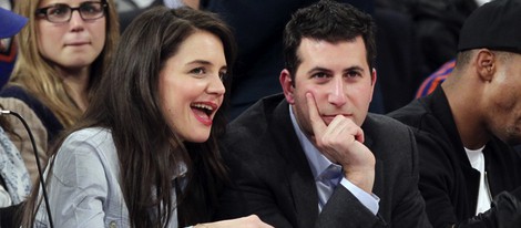 Katie Holmes con un amigo en el Madison Square Garden