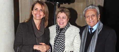 La madre de Piqué y los padres de Shakira en la inauguración de la exposición de Jaume de Laiguana