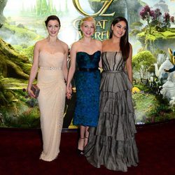 Rachel Weisz, Michelle Williams y Mila Kunis en el estreno de 'Oz, un mundo de fantasía' en Londres